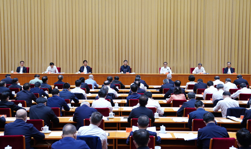 9月25日至26日，第三次中央新疆工作座談會在北京召開。中共中央總書記、國家主席、中央軍委主席習(xí)近平出席會議并發(fā)表重要講話。